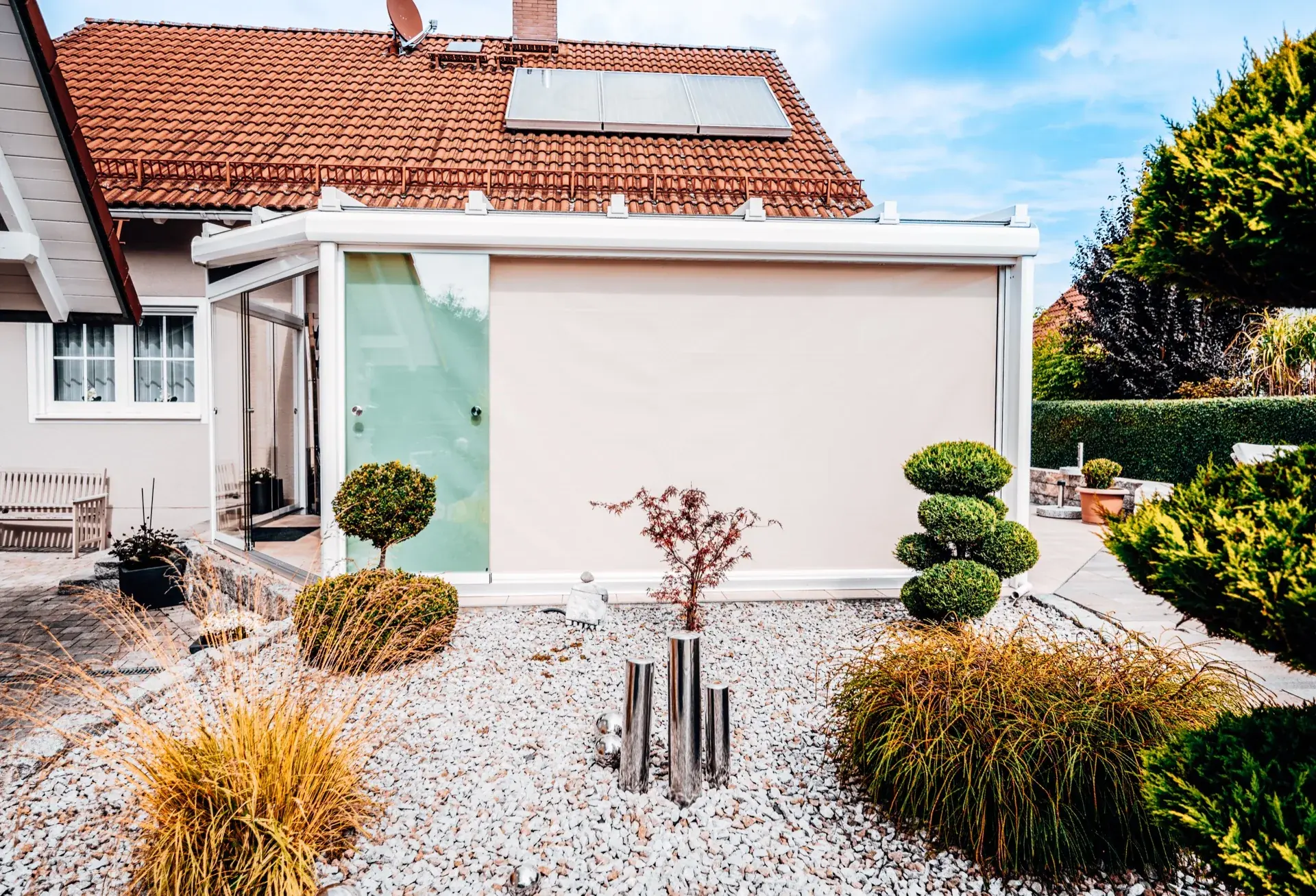 Hliníková pergola PRIME u rodinného domu v Praze – Moonex