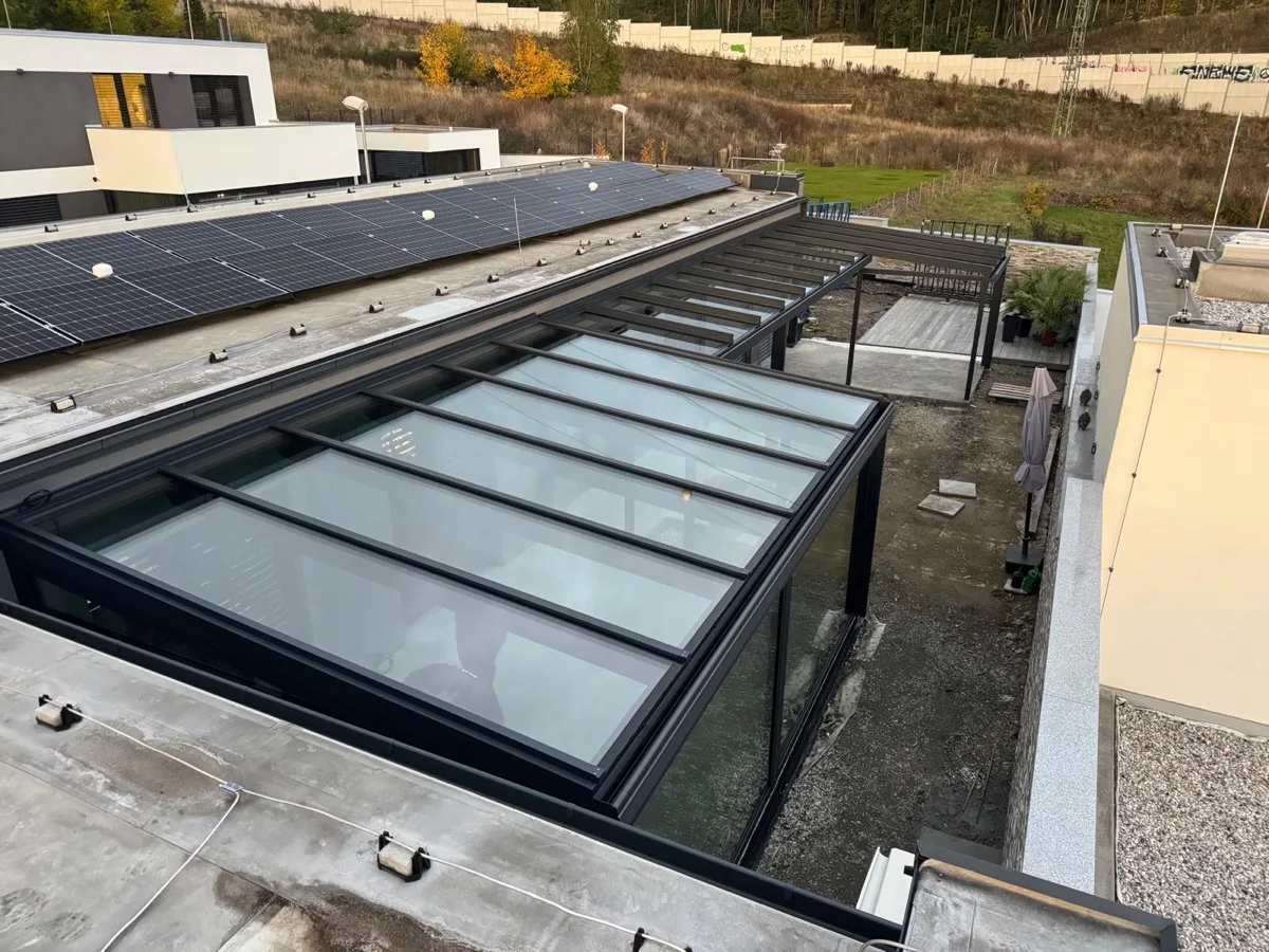 Detail konstrukce zimní zahrady Hawaii 80 a pergoly Prime – Plzeň – Moonex